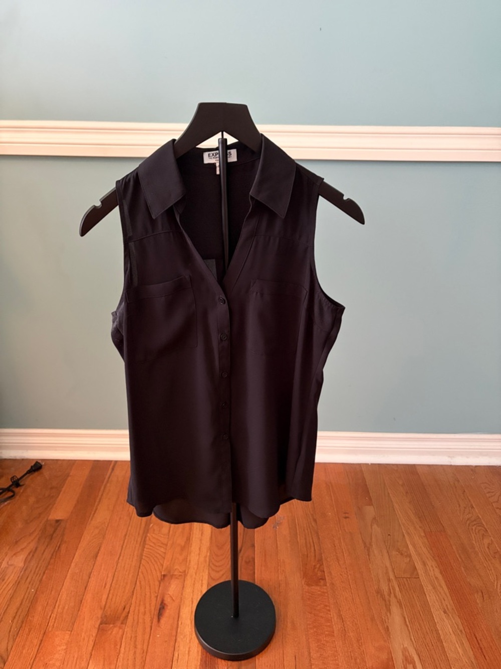 Express Black Sleeveless Button-Down Collared Blouse
